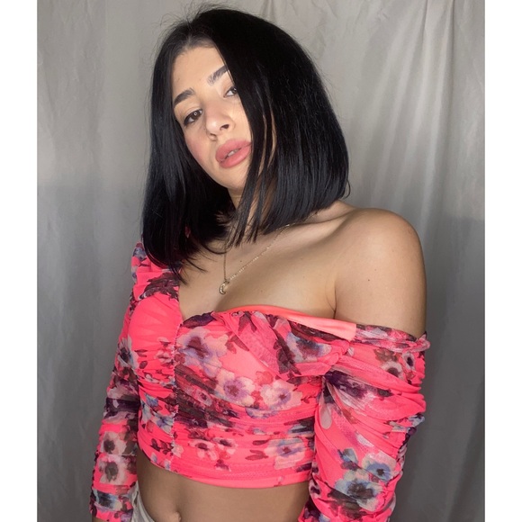 free press Tops - Cute flowery mesh off the shoulder crop top 💕🌸